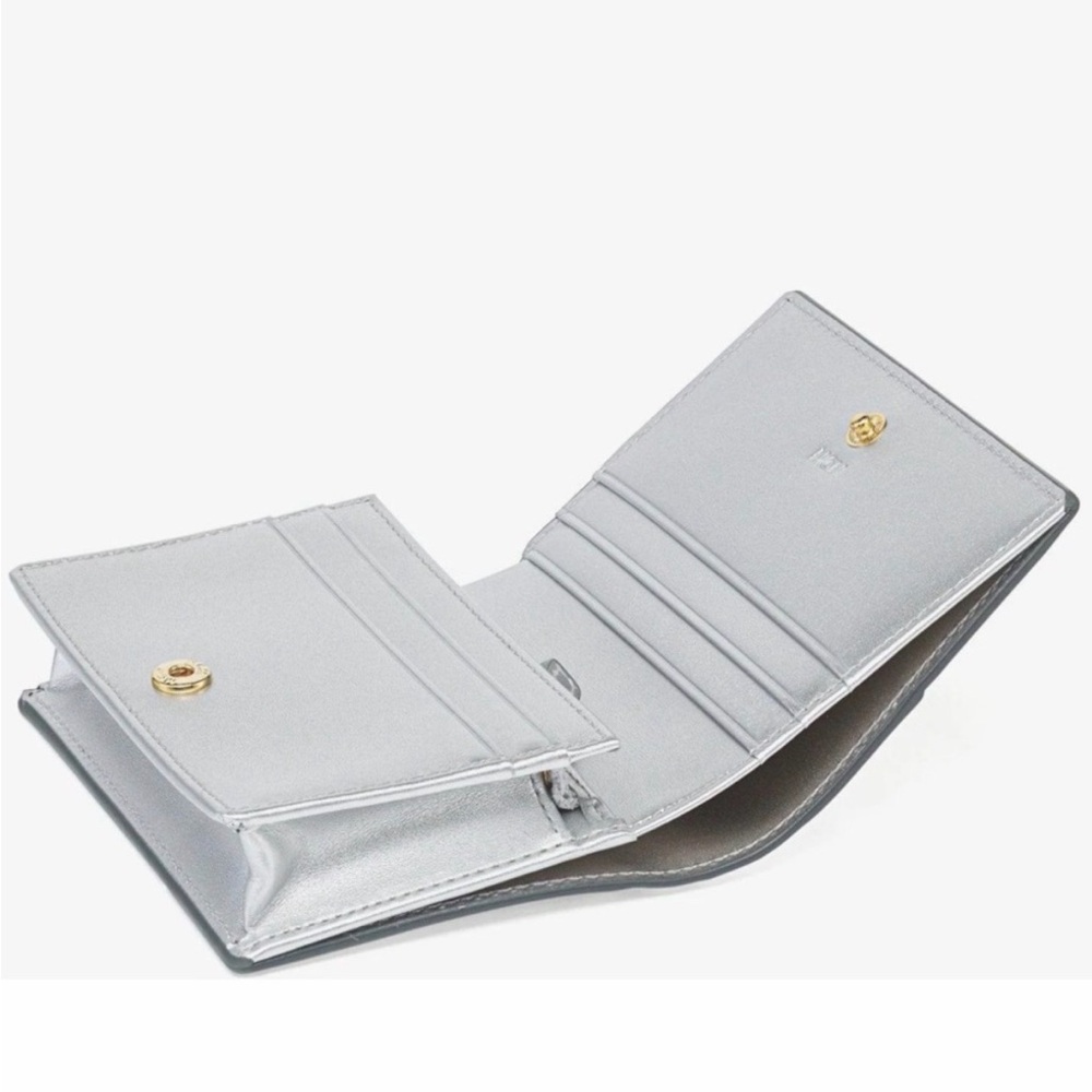 MCM Diamond Silver  Leather Wallet. Full Inclusion - Picture 4 of 11